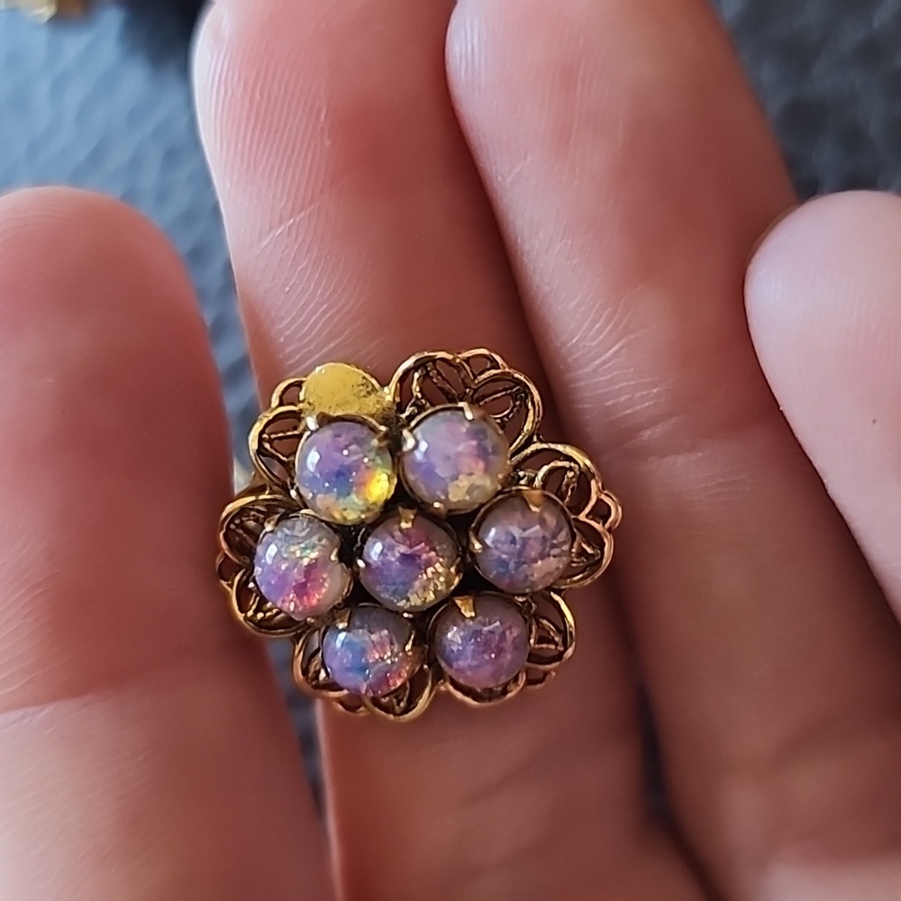 VTG clip on earrings - Picture 6 of 8